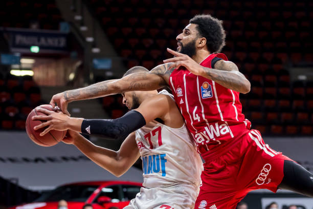 进攻屡屡受 进攻屡屡受